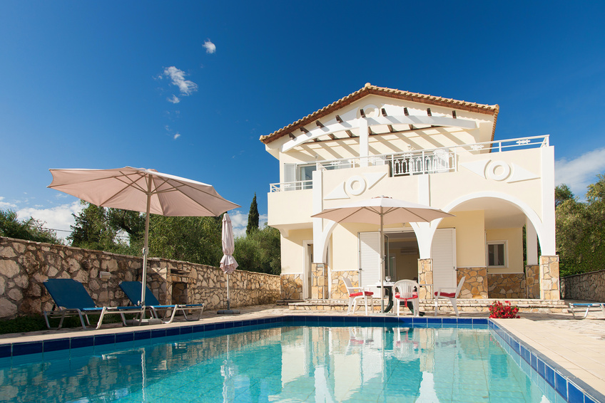 Luxurious villa with pool
